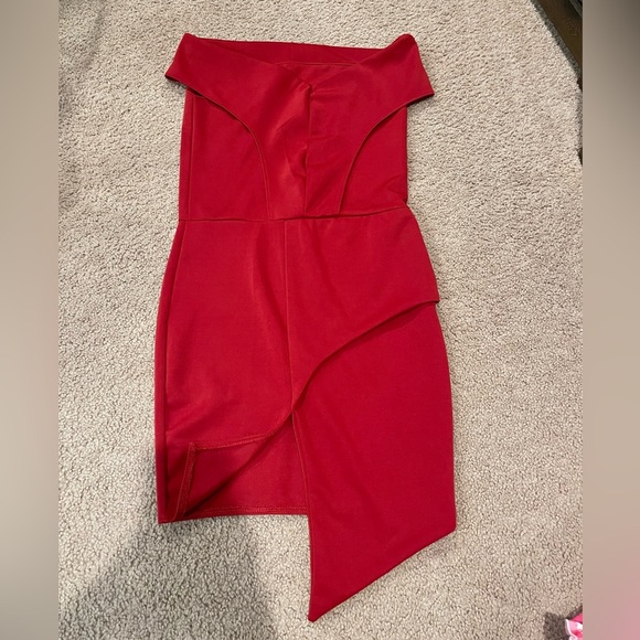 Women's red off-shoulder bodycon mini dress with front slit - Picture 1 of 8